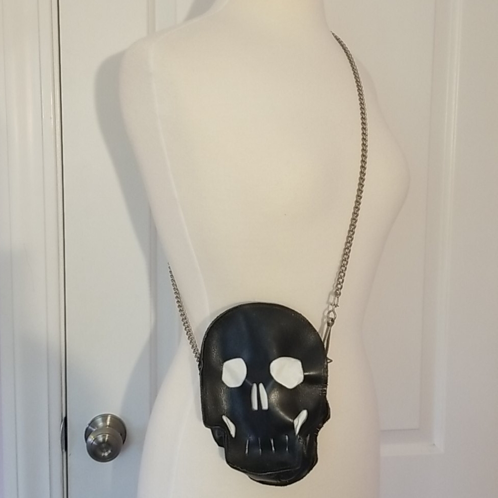 Skull Crossbody with Metal chain